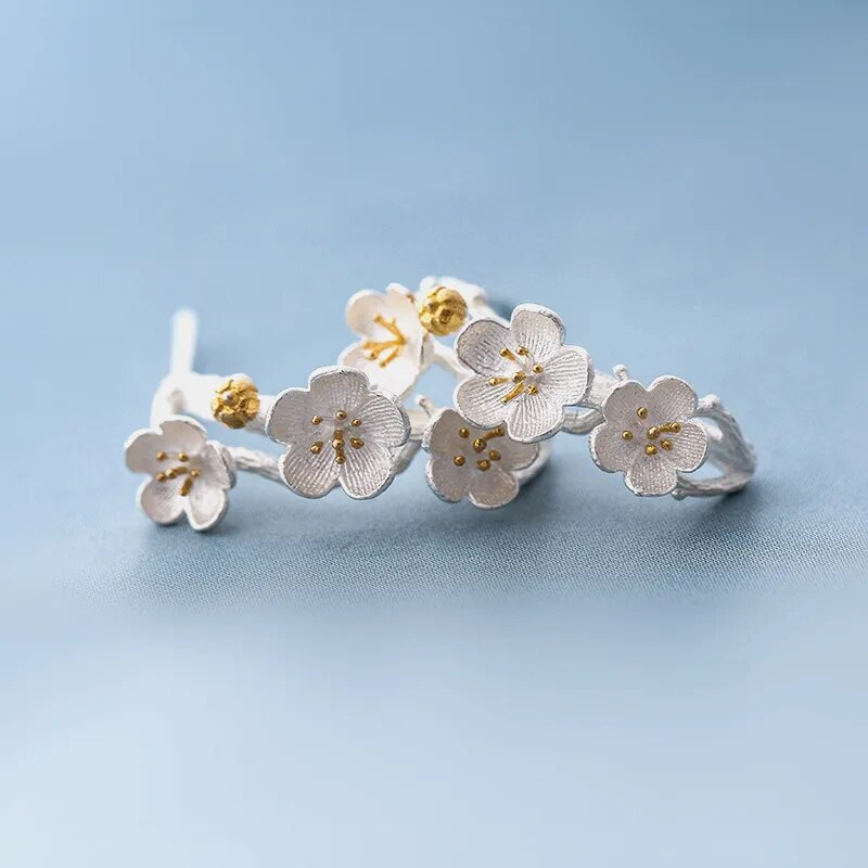 Orecchini d'argento con fiori di ciliegio