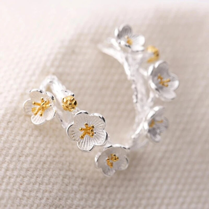 Orecchini d'argento con fiori di ciliegio