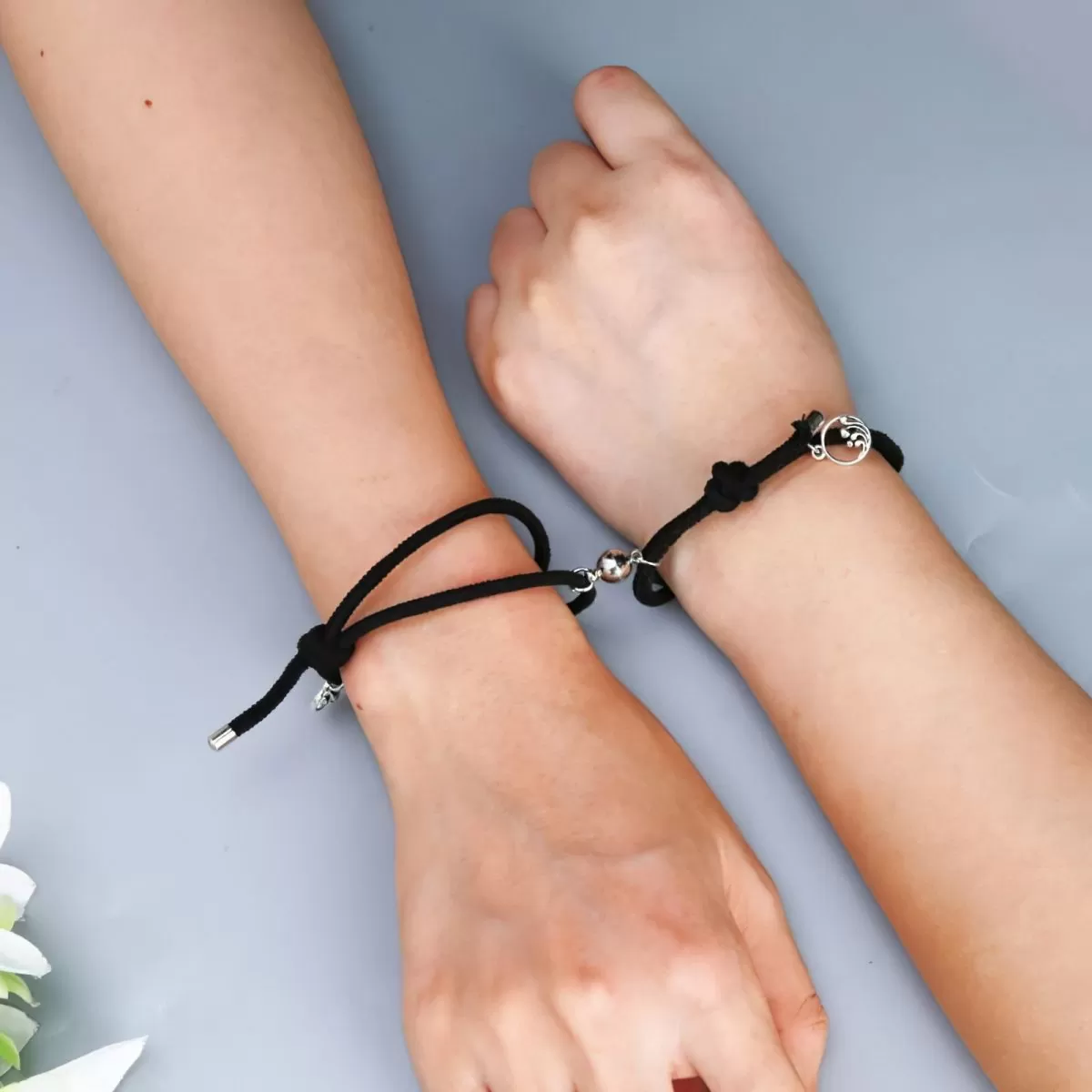 Braccialetti d'amore di coppia con magneti su un laccio da scarpe