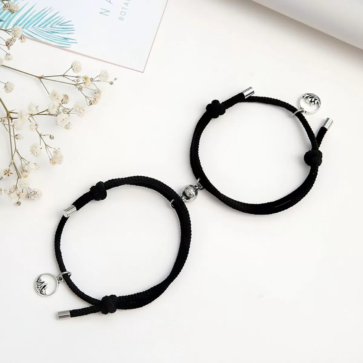 Braccialetti d'amore di coppia con magneti su un laccio da scarpe