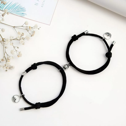 Braccialetti d'amore di coppia con magneti su un laccio da scarpe