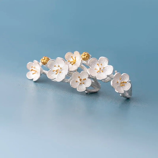 Orecchini d'argento con fiori di ciliegio